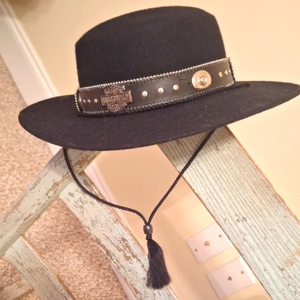 Harley Davidson Black Wide Brim Hat with Silvertone Conchos NWOT